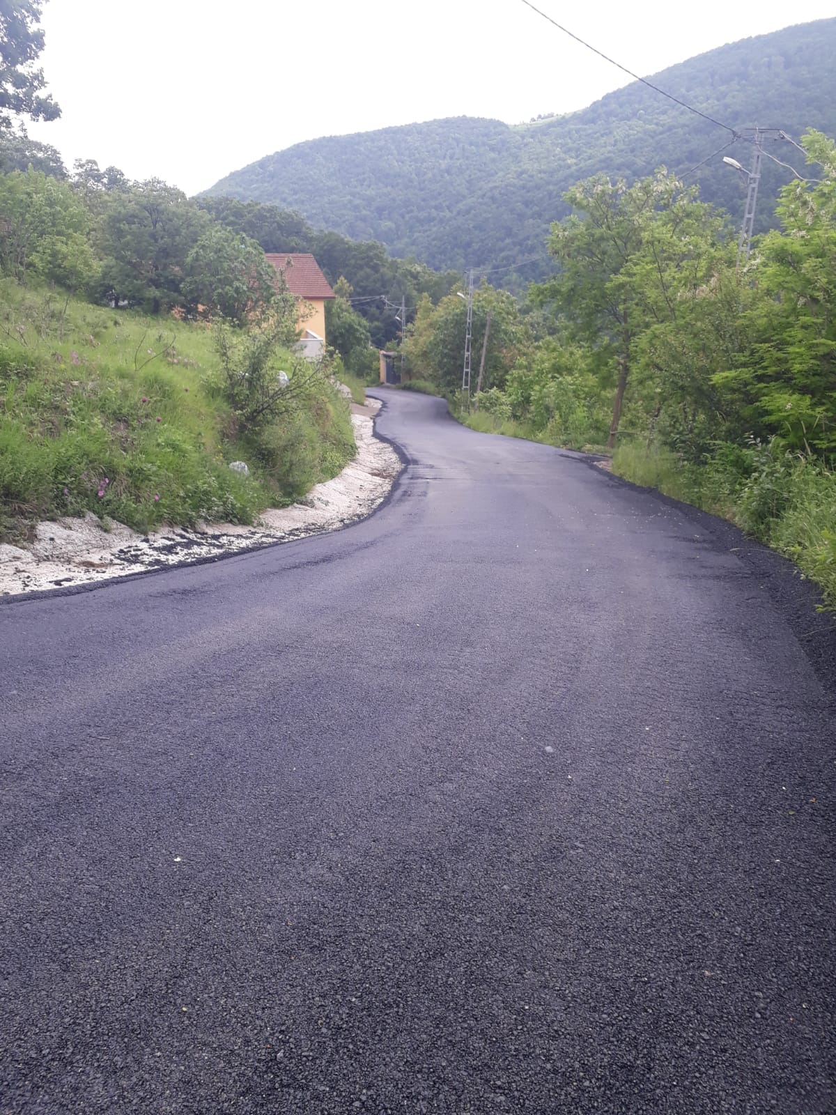 İl Özel İdaresi ekiplerimiz Merkez İlçe Osmanlı Köyü 600 mt BSK asfalt yol yapımını tamamladı.